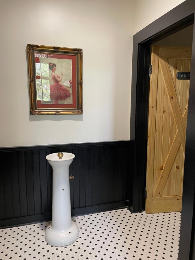 Beard And Lady Inn Chester Esterno foto